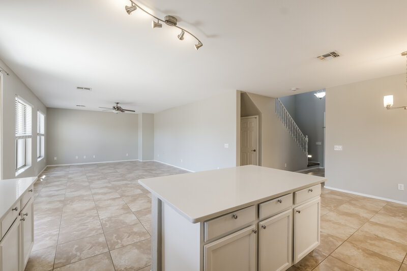 2,310/Mo, 11809 W Hopi St Avondale, AZ 85323 Kitchen View