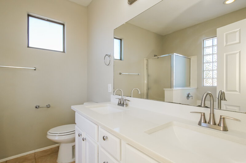 2,390/Mo, 11809 W Hopi St Avondale, AZ 85323 Main Bathroom View