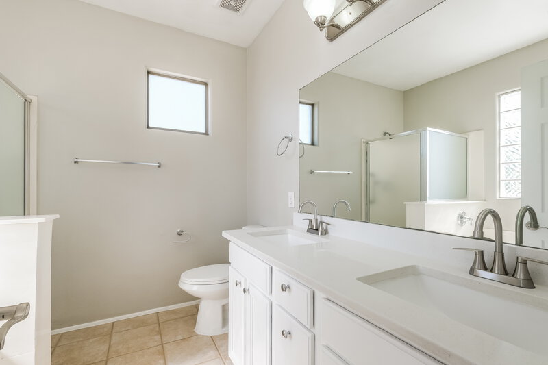 2,310/Mo, 11809 W Hopi St Avondale, AZ 85323 Main Bathroom View