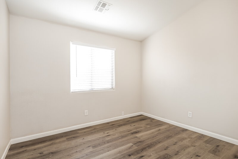1,925/Mo, 3621 S 73rd Dr Phoenix, AZ 85043 Bedroom View