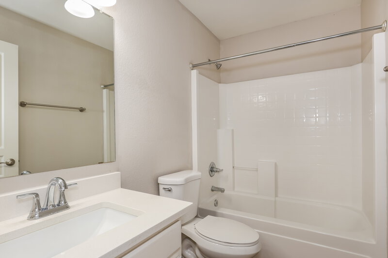 1,925/Mo, 3621 S 73rd Dr Phoenix, AZ 85043 Bathroom View