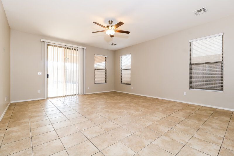 2,350/Mo, 1701 117th Dr Avondale, AZ 85323 Living Room View