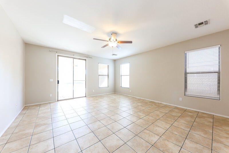 2,075/Mo, 1701 S 117th Dr Avondale, AZ 85323 Living Room View