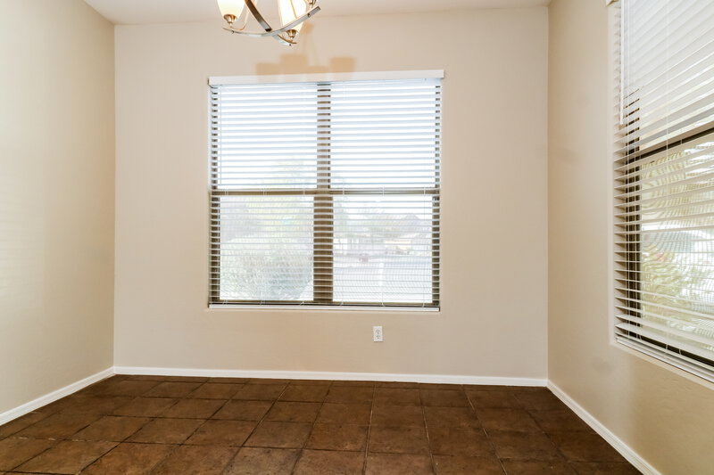 2,350/Mo, 1701 117th Dr Avondale, AZ 85323 Dining Room View