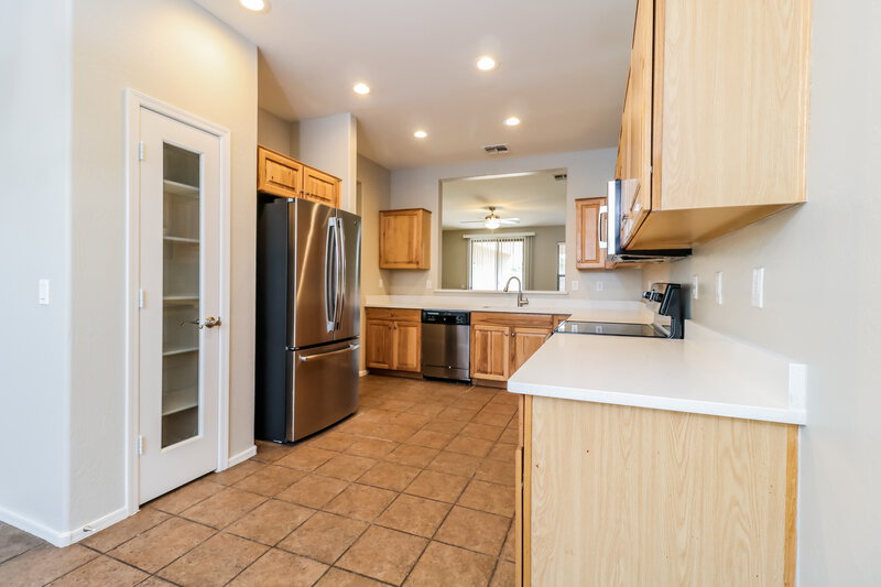 2,350/Mo, 1701 117th Dr Avondale, AZ 85323 Kitchen View