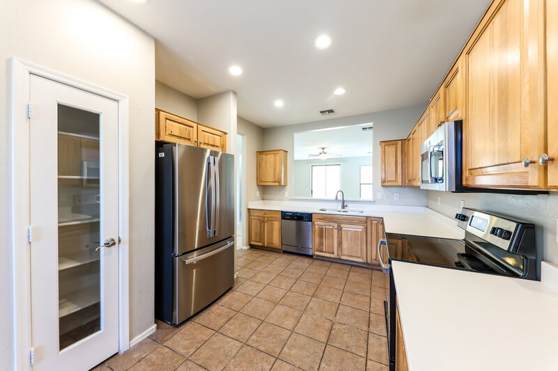 2,075/Mo, 1701 S 117th Dr Avondale, AZ 85323 Kitchen View