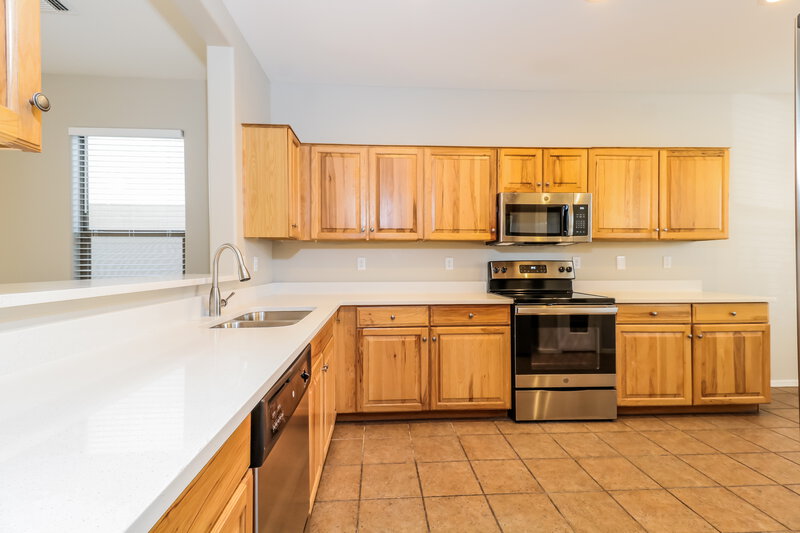 2,350/Mo, 1701 117th Dr Avondale, AZ 85323 Kitchen View 2