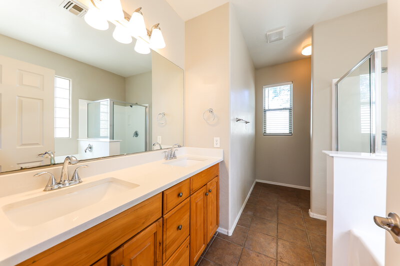 2,075/Mo, 1701 S 117th Dr Avondale, AZ 85323 Main Bathroom View