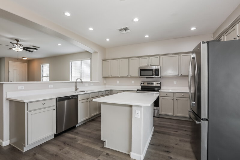2,015/Mo, 40994 N Vine Ave San Tan Valley, AZ 85140 Kitchen View 2