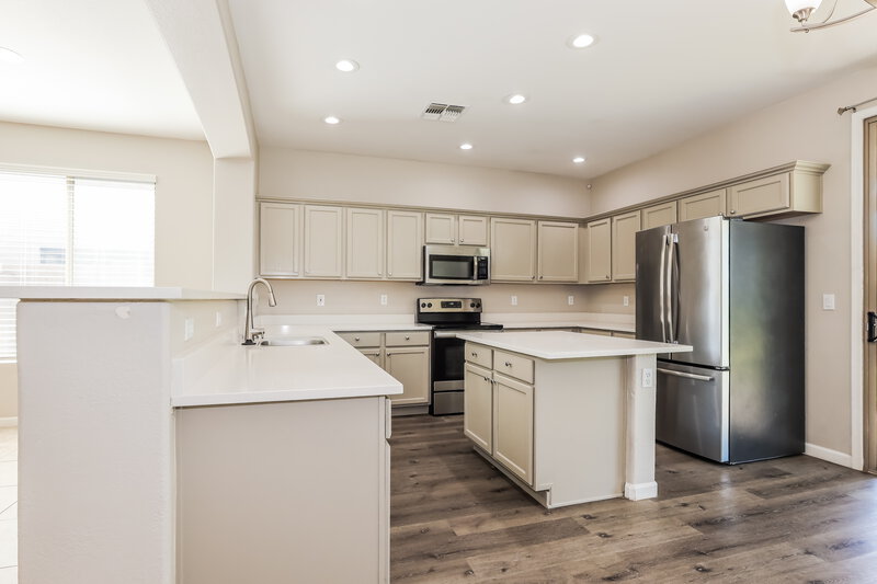 2,330/Mo, 40994 N Vine Ave San Tan Valley, AZ 85140 Kitchen View 2