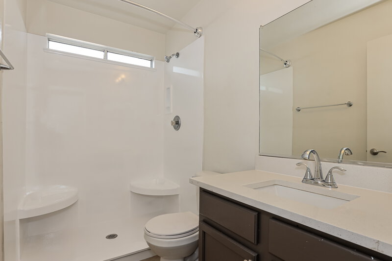 1,795/Mo, 12422 W Sharon Dr El Mirage, AZ 85335 Main Bathroom View