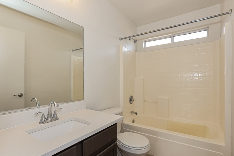 1,795/Mo, 12422 W Sharon Dr El Mirage, AZ 85335 Bathroom View