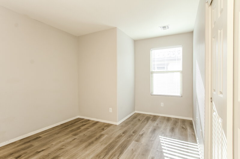 1,995/Mo, 16417 W Latham St Goodyear, AZ 85338 Bedroom View 2