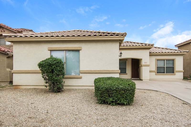 2,120/Mo, 2611 W Bloch Rd Phoenix, AZ 85041 External View