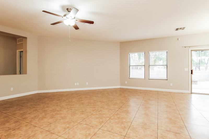 2,120/Mo, 2611 W Bloch Rd Phoenix, AZ 85041 Living Room View