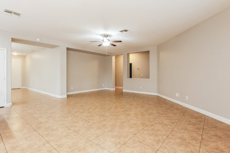 2,120/Mo, 2611 W Bloch Rd Phoenix, AZ 85041 Living Room View 2