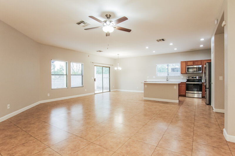 2,120/Mo, 2611 W Bloch Rd Phoenix, AZ 85041 Living Room View 3