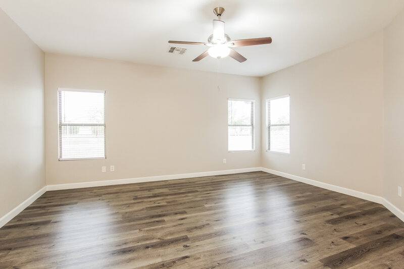 2,120/Mo, 2611 W Bloch Rd Phoenix, AZ 85041 Main Bedroom View