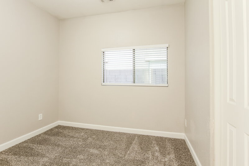 2,120/Mo, 2611 W Bloch Rd Phoenix, AZ 85041 Bedroom View 2