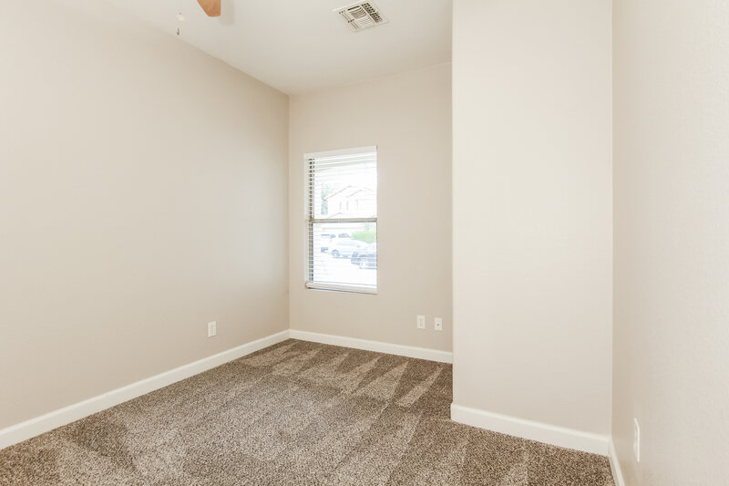 2,120/Mo, 2611 W Bloch Rd Phoenix, AZ 85041 Bedroom View 3