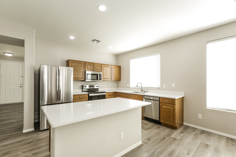 2,180/Mo, 3003 W Dunbar Dr Phoenix, AZ 85041 Kitchen View