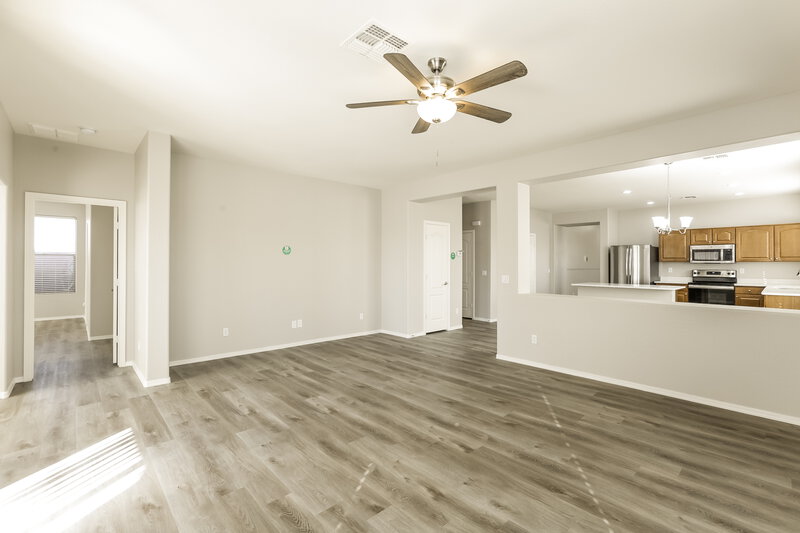 2,180/Mo, 3003 W Dunbar Dr Phoenix, AZ 85041 Family Room View