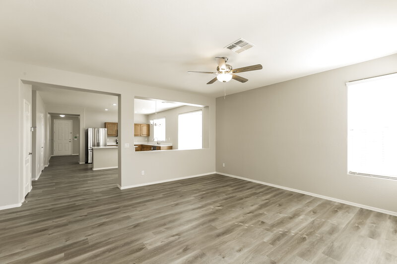 2,180/Mo, 3003 W Dunbar Dr Phoenix, AZ 85041 Family Room View 2