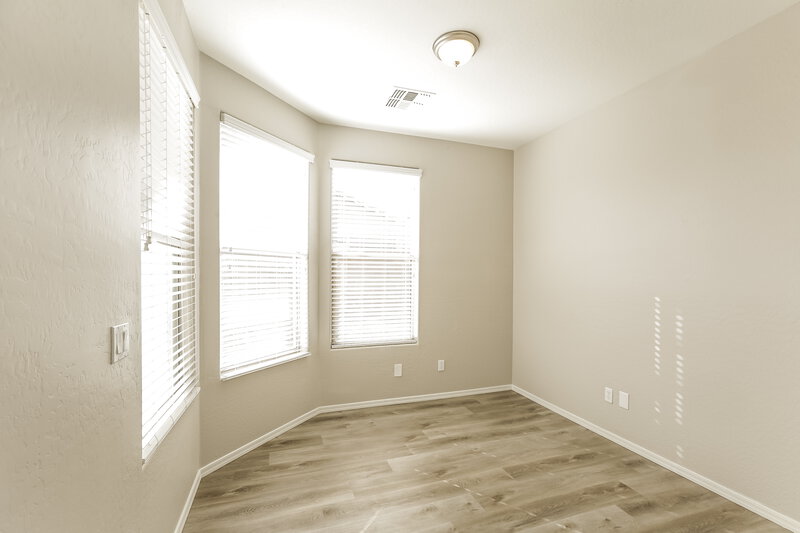 2,180/Mo, 3003 W Dunbar Dr Phoenix, AZ 85041 Office View