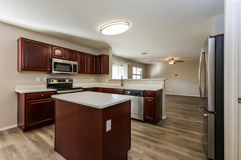 2,275/Mo, 3249 W Pecan Rd Phoenix, AZ 85041 Kitchen View 2