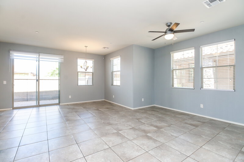 2,135/Mo, 5720 E Butte St Mesa, AZ 85205 Living Room View 2