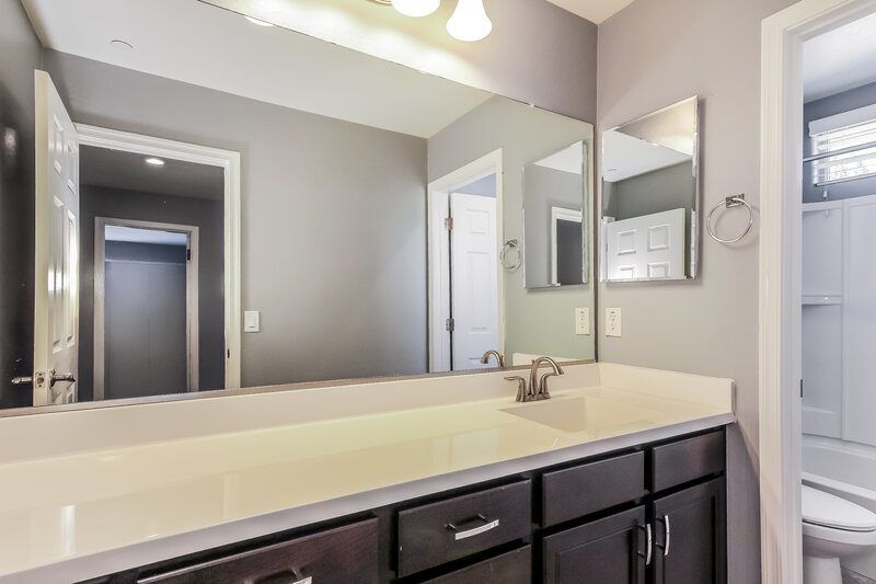 2,050/Mo, 5720 E Butte St Mesa, AZ 85205 Main Bathroom View