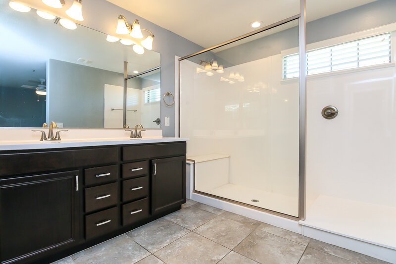 2,135/Mo, 5720 E Butte St Mesa, AZ 85205 Main Bathroom View