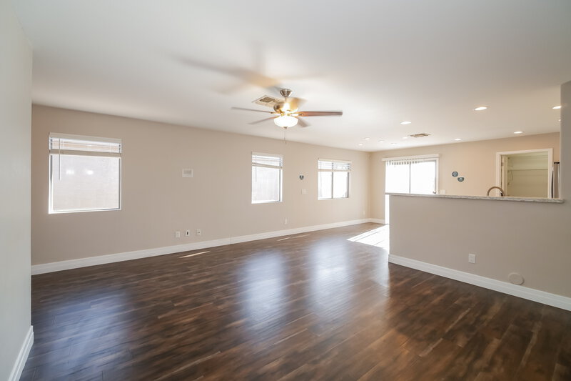 1,685/Mo, 1329 E Omega Dr San Tan Valley, AZ 85143 Living Room View