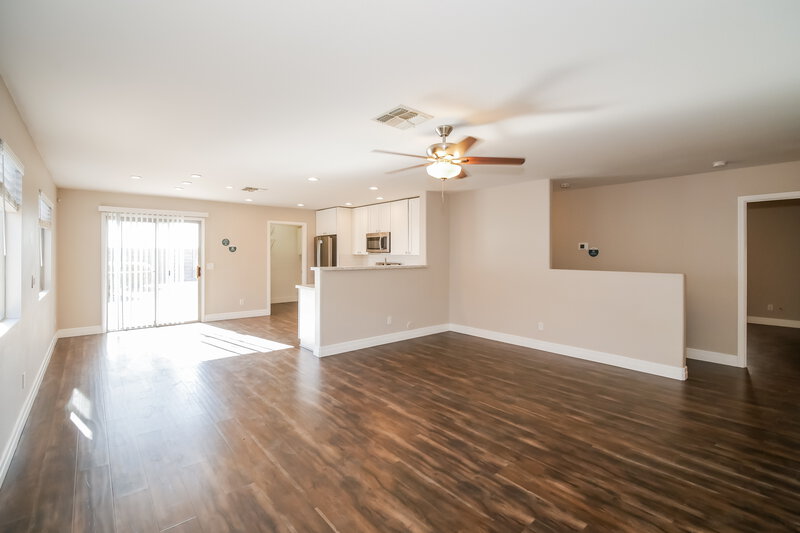 1,685/Mo, 1329 E Omega Dr San Tan Valley, AZ 85143 Living Room View 2