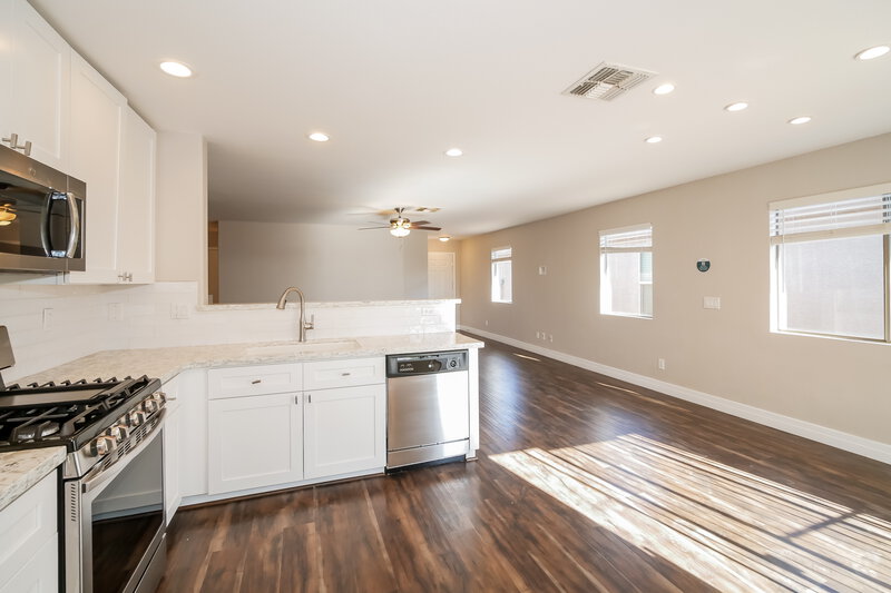 1,685/Mo, 1329 E Omega Dr San Tan Valley, AZ 85143 Kitchen View 2