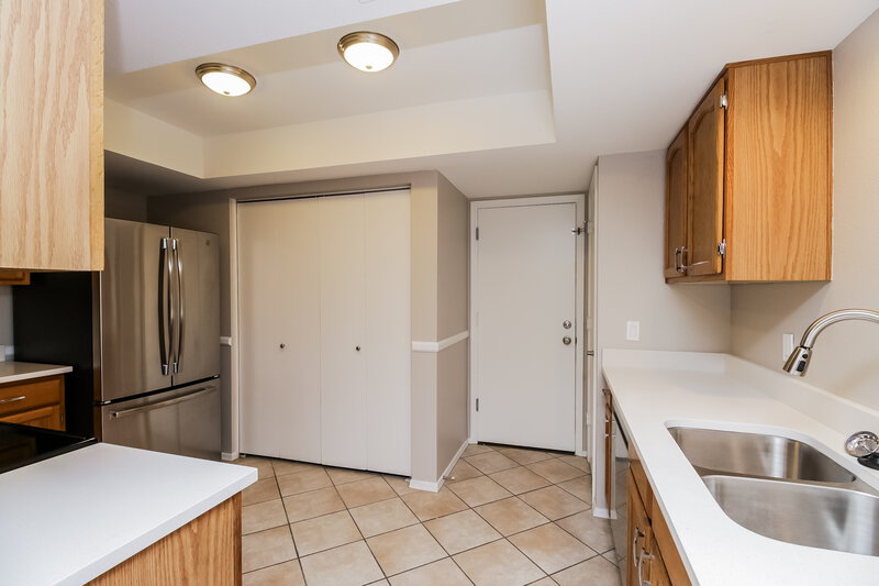0/Mo, 1549 E Mineral Rd Gilbert, AZ 85234 Kitchen View
