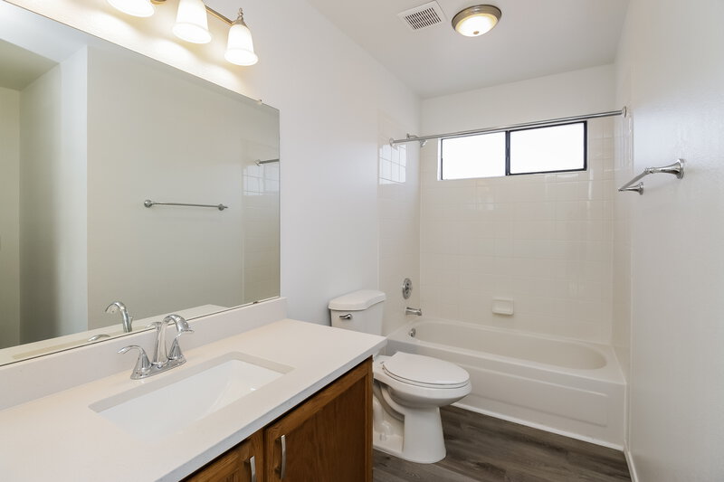 0/Mo, 1549 E Mineral Rd Gilbert, AZ 85234 Bathroom View