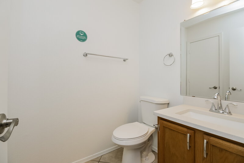0/Mo, 1549 E Mineral Rd Gilbert, AZ 85234 Bathroom View 2