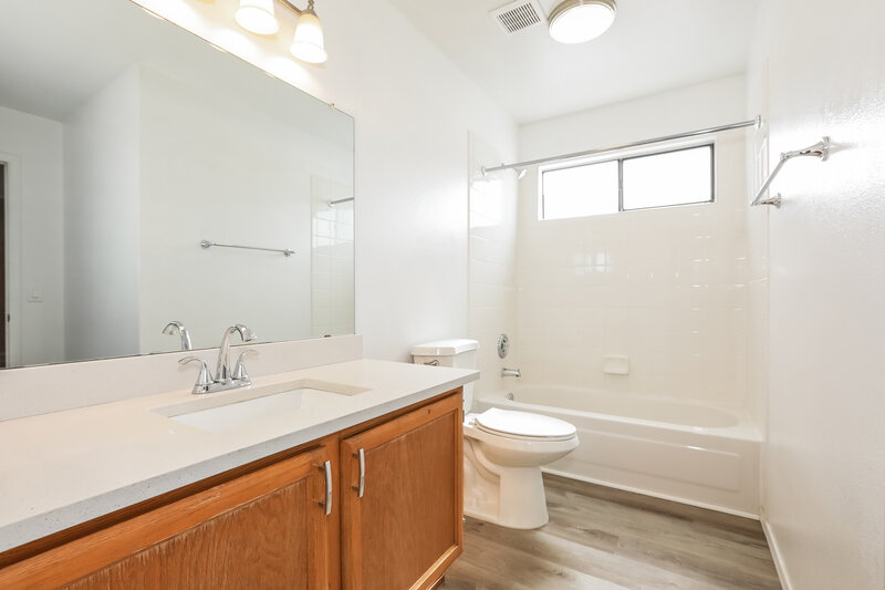 2,340/Mo, 1549 E Mineral Rd Gilbert, AZ 85234 Bathroom View
