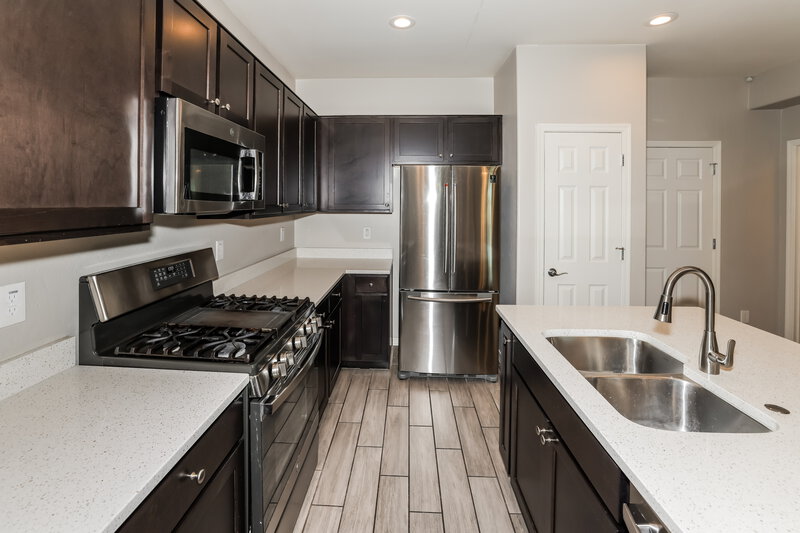 1,960/Mo, 3622 S 58th Dr Phoenix, AZ 85043 Kitchen View 2