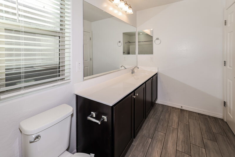 1,960/Mo, 3622 S 58th Dr Phoenix, AZ 85043 Bathroom View