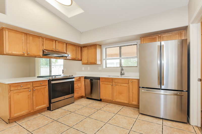 1,865/Mo, 717 E Calle Chulo Rd Goodyear, AZ 85338 Kitchen View