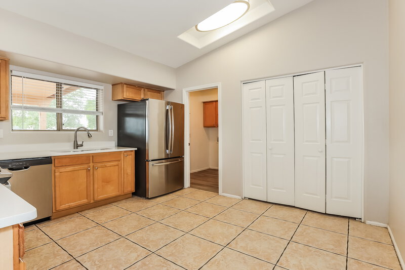 1,865/Mo, 717 E Calle Chulo Rd Goodyear, AZ 85338 Kitchen View 2