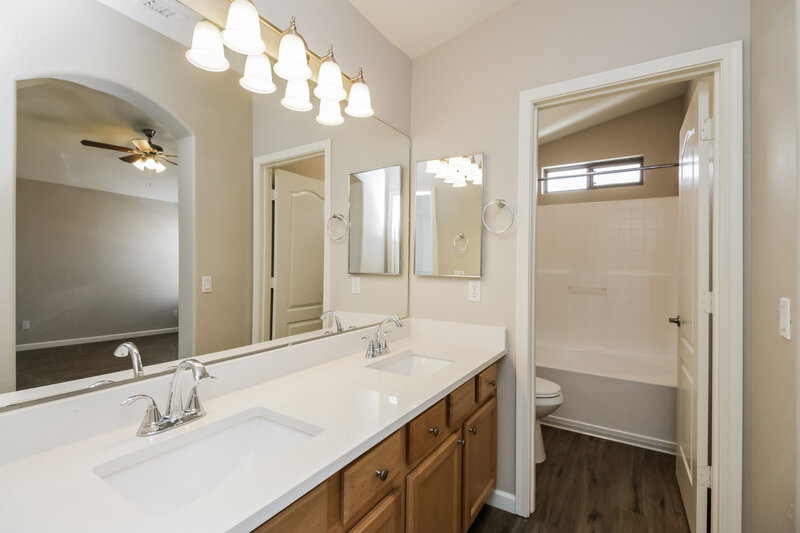 2,510/Mo, 7206 E Kael St Mesa, AZ 85207 Main Bathroom View