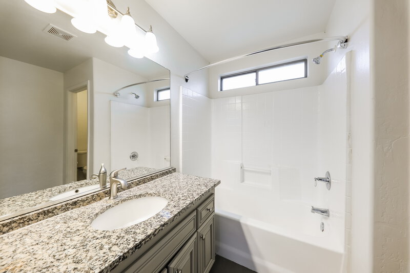 1,830/Mo, 11367 W Apache St Avondale, AZ 85323 Main Bathroom View