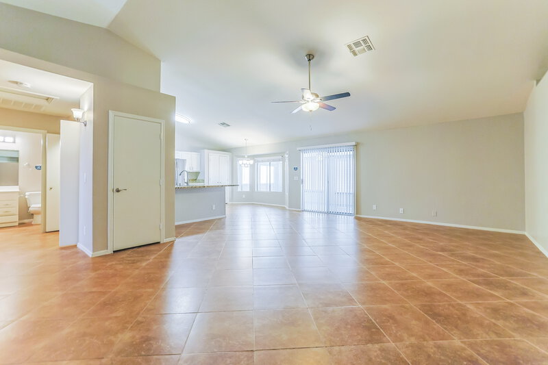 2,485/Mo, 2047 E Brooks St Gilbert, AZ 85296 Living Room View