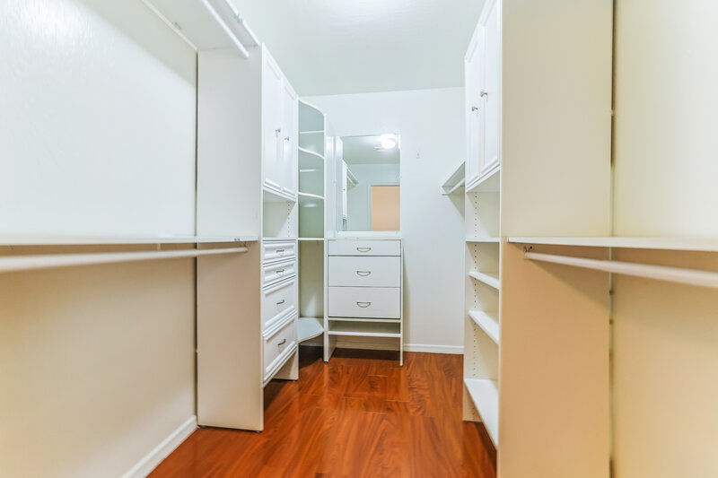 2,485/Mo, 2047 E Brooks St Gilbert, AZ 85296 Walk In Closet View