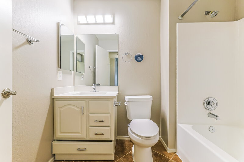 2,485/Mo, 2047 E Brooks St Gilbert, AZ 85296 Bathroom View