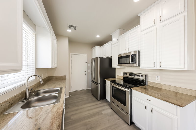 2,265/Mo, 34928 N 31st Ave Phoenix, AZ 85086 Kitchen View