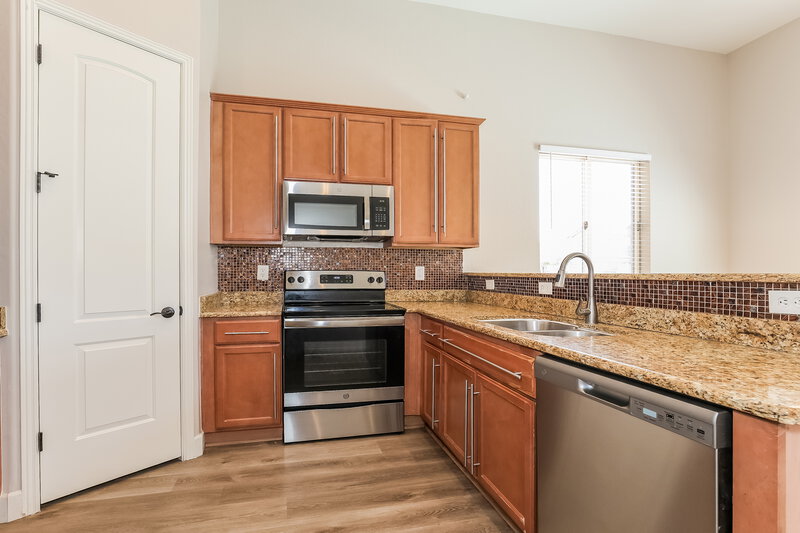 2,360/Mo, 6512 S 49th Dr Laveen, AZ 85339 Kitchen View